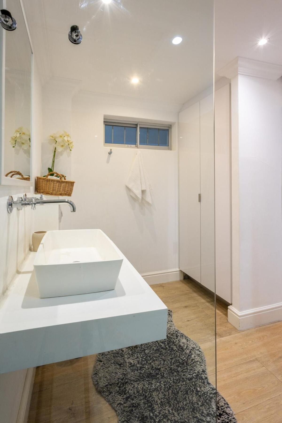 Luxury Clifton Steps To Iconic First Apartment *